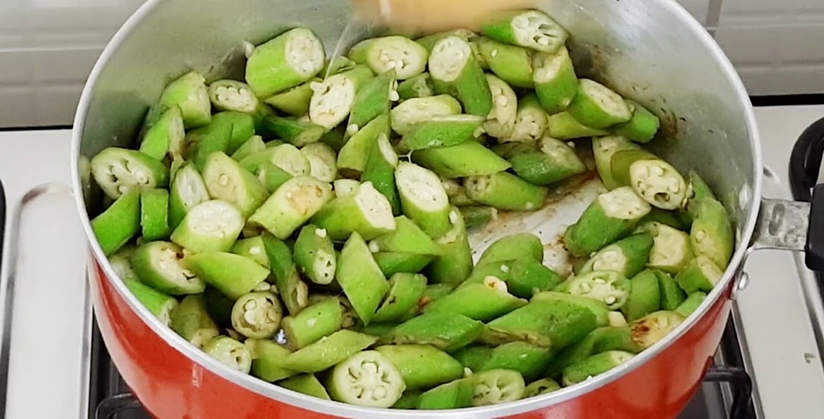 Quiabo sem baba: delicioso, sequinho e crocante, com apenas um truco