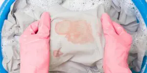 como remover manchas sem alvejantes