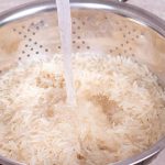 lavar o arroz branco