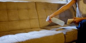 sofá sujo e encardido