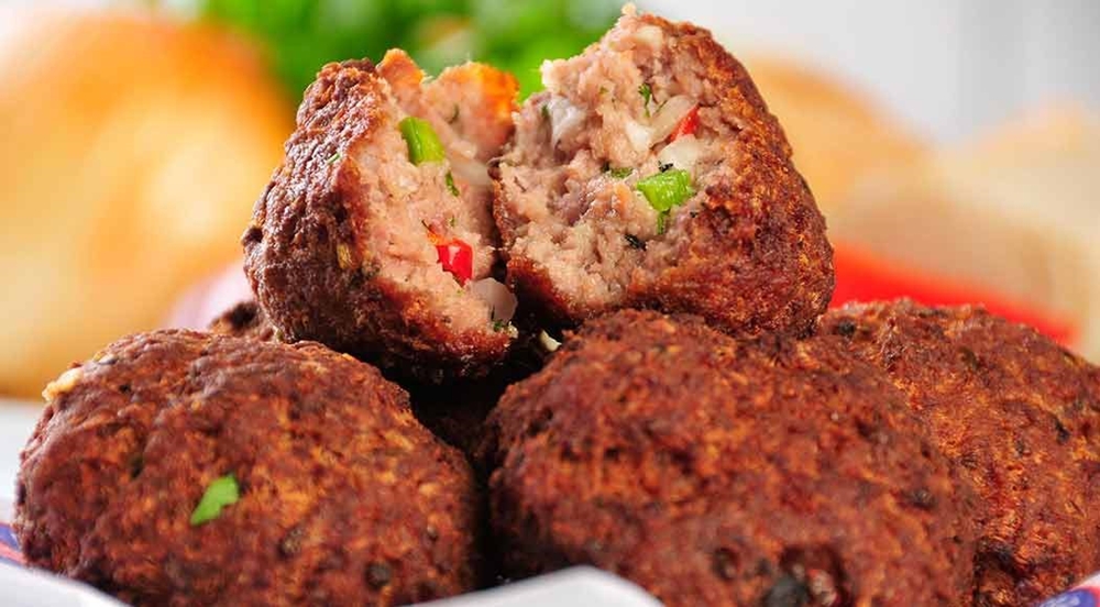 bolinho de carne com pão recheado