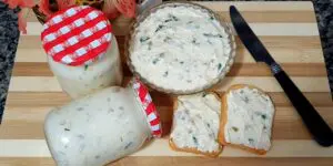 Patê de queijo com azeitonas