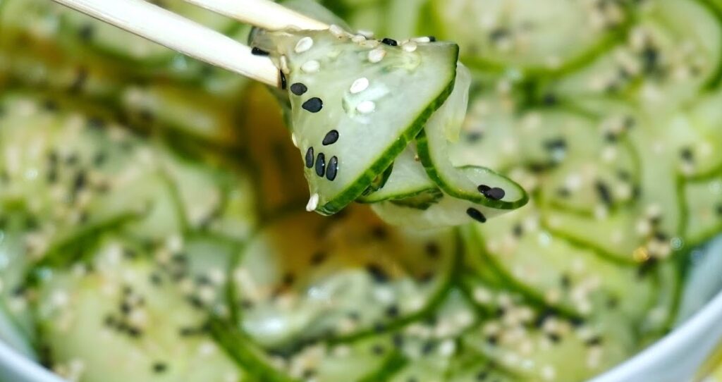 Salada de pepino agridoce sunomono