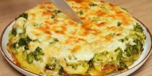 torta de queijo e brocólis